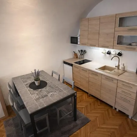 široká 52 *